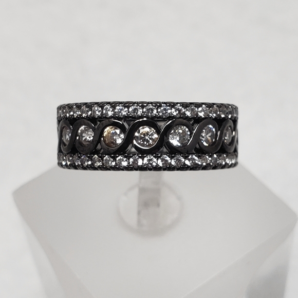 18k Stack Pave Band - Picture 3 of 8